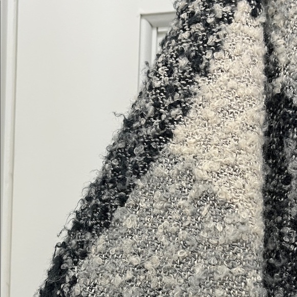 Woolrich Black Charcoal Light Gray Plaid Nubby Material Poncho Shrug - One Size - Picture 15 of 16